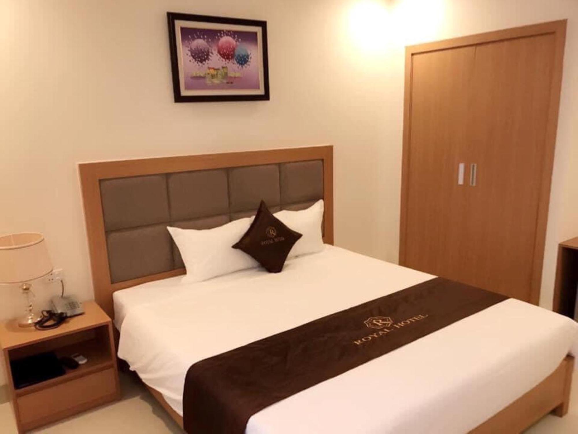 Royal Hotel 岑山 外观 照片