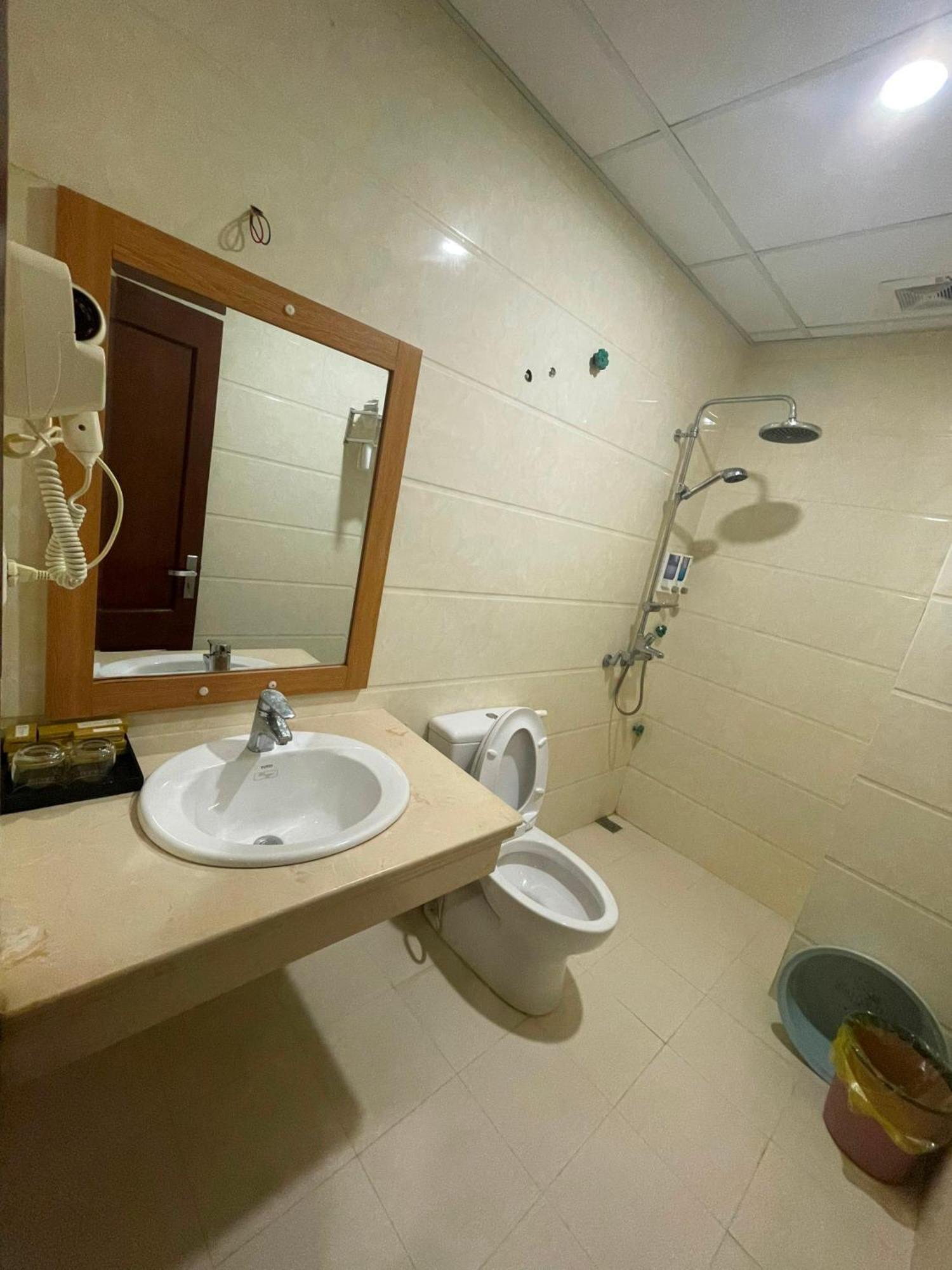Royal Hotel 岑山 外观 照片