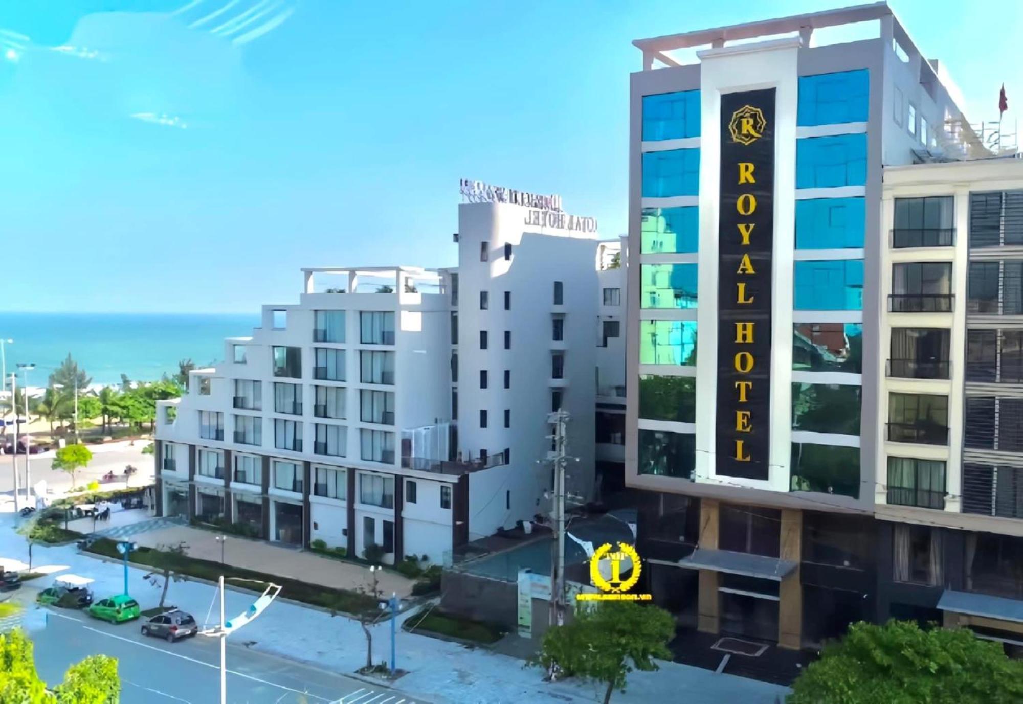 Royal Hotel 岑山 外观 照片