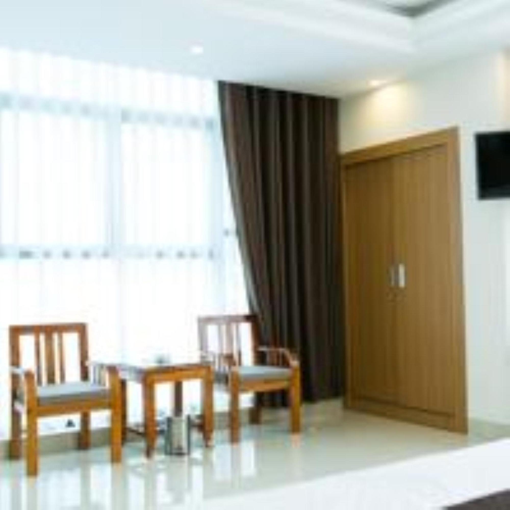 Royal Hotel 岑山 外观 照片