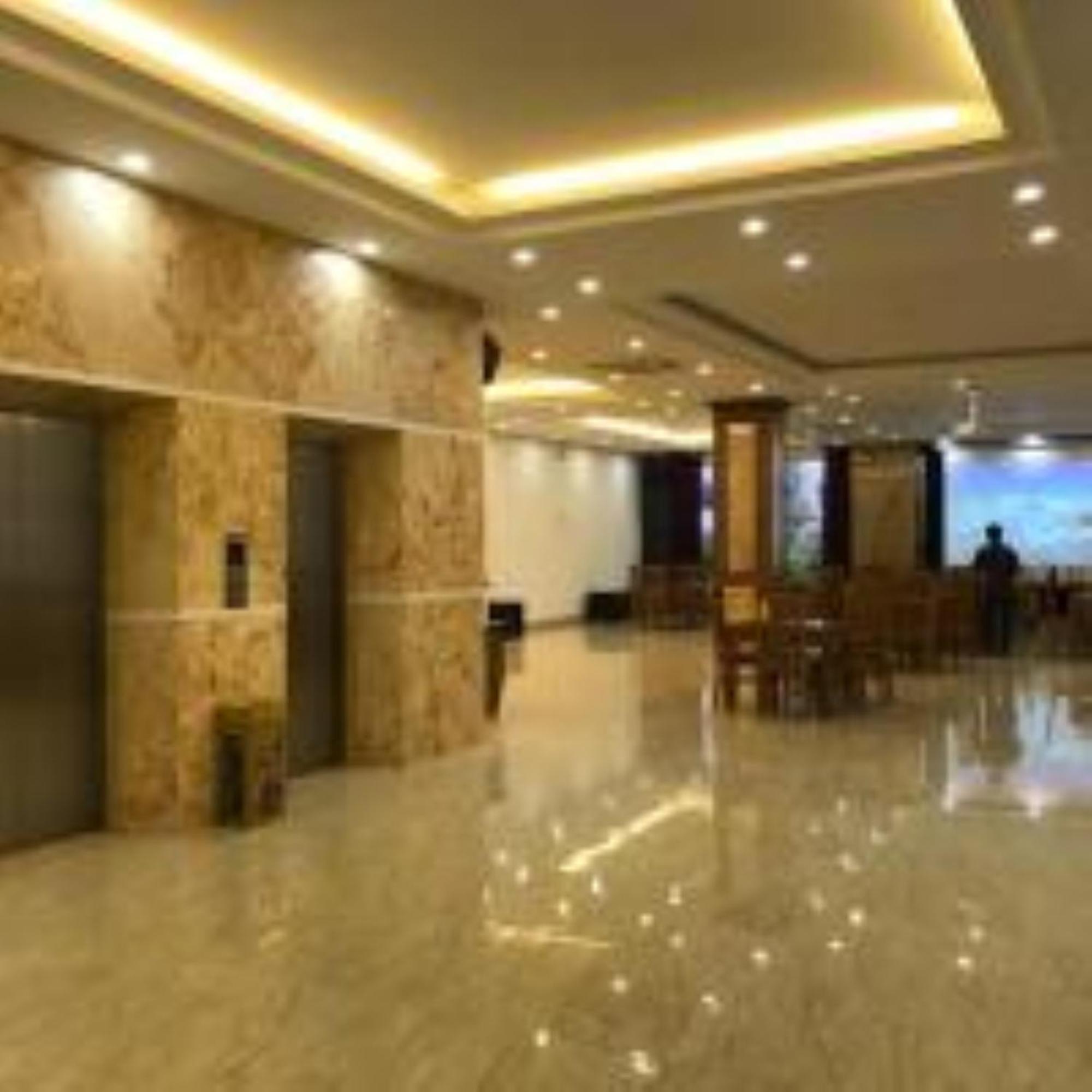 Royal Hotel 岑山 外观 照片