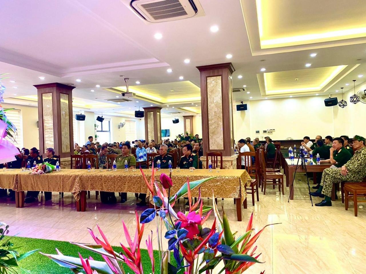 Royal Hotel 岑山 外观 照片
