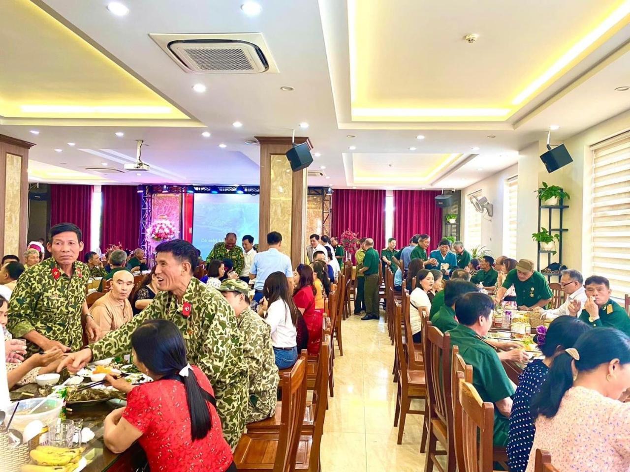 Royal Hotel 岑山 外观 照片